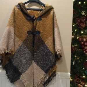 Steve Madden poncho One Size Fits Most. Beautiful, warm, soft and cozy.